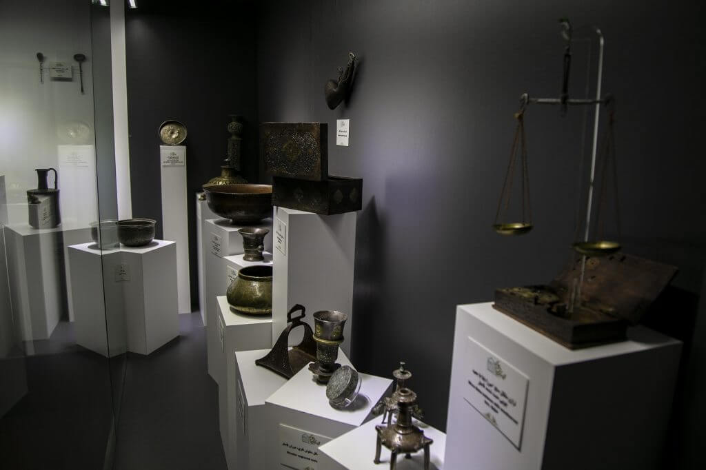 ویترین اشیا فلزی موزه جندی شاپور
